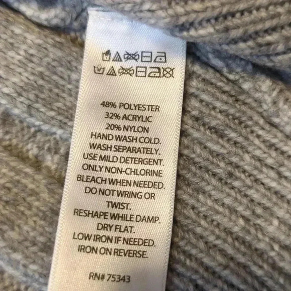 CUPCAKES and Cashmere size medium sweater - Picture 8 of 8